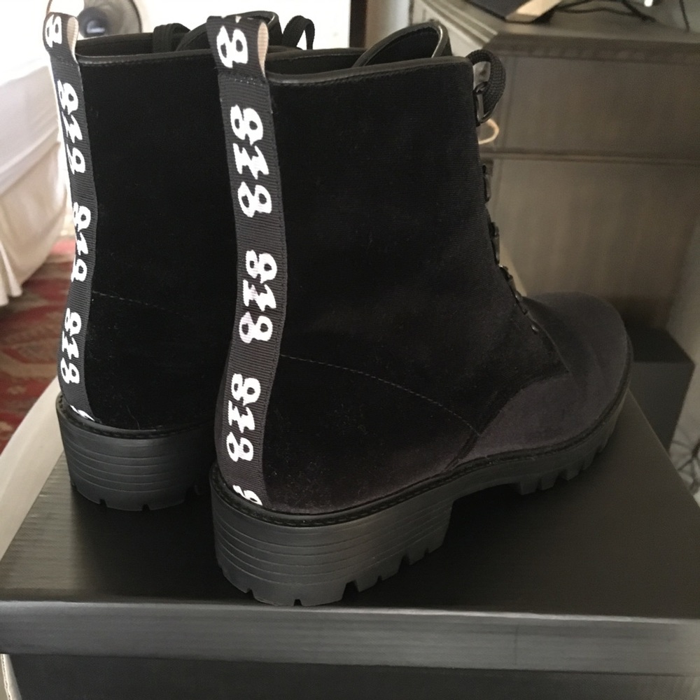 Kendall & Kylie Epic 818 black lace-up boots